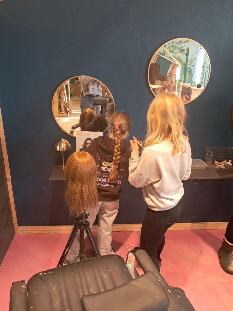 Entdecker Schmiede und Bücherei Bild 1